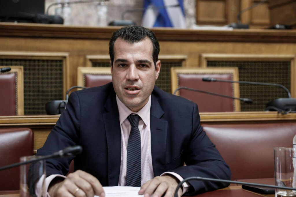Πλεύρης… «ό,τι του καπνίσει»: «Για τις ελλείψεις φαρμάκων, φταίνε οι γιατροί, γράφουν πολλές συνταγές»