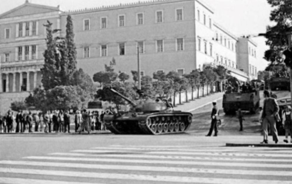 Η 21η Απριλίου μέσα από 10 βιβλία
