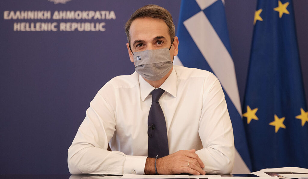 Ο Μητσοτάκης απαντάει μετά τον Τσίπρα σε ερωτήσεις δημοσιογράφων