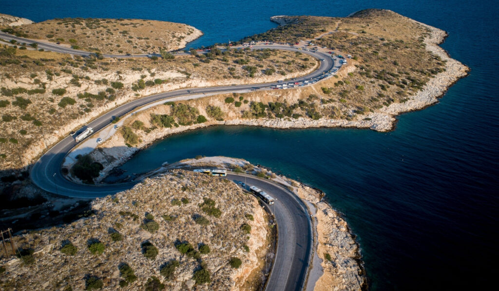 Δύο παραλίες «διαμάντια» μόλις 30 λεπτά από το κέντρο της Αθήνας