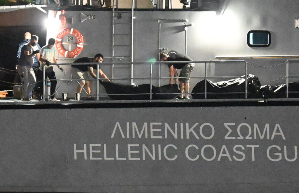Οι ειδικοί «φωνάζουν»: «Το Λιμενικό έπρεπε να επέμβει» – Πληθαίνουν τα ερωτήματα