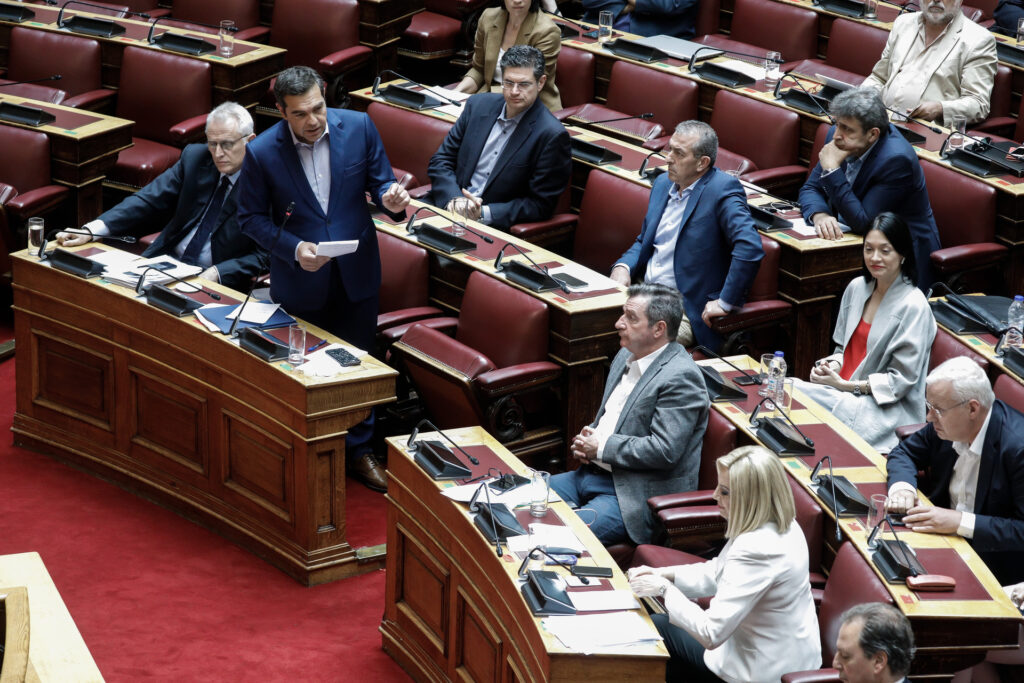 ΣΥΡΙΖΑ: Το «δώρο» της Γεννηματά και ο «φερετζές» του Μητσοτάκη