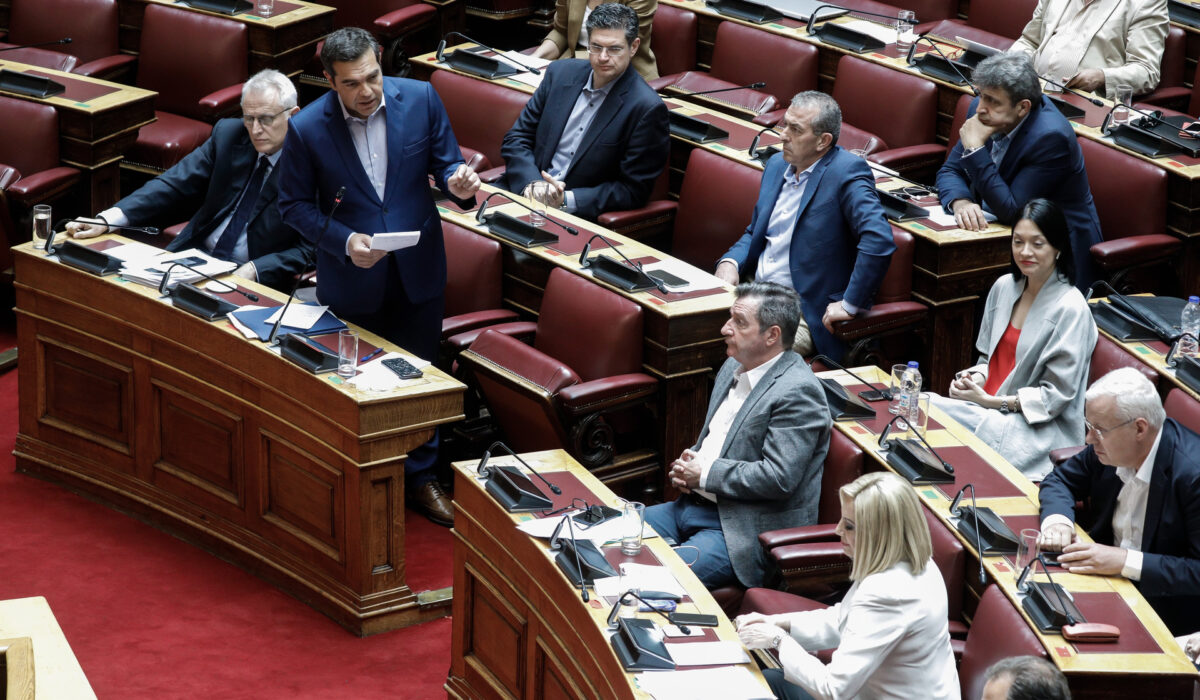 ΣΥΡΙΖΑ: Το «δώρο» της Γεννηματά και ο «φερετζές» του Μητσοτάκη