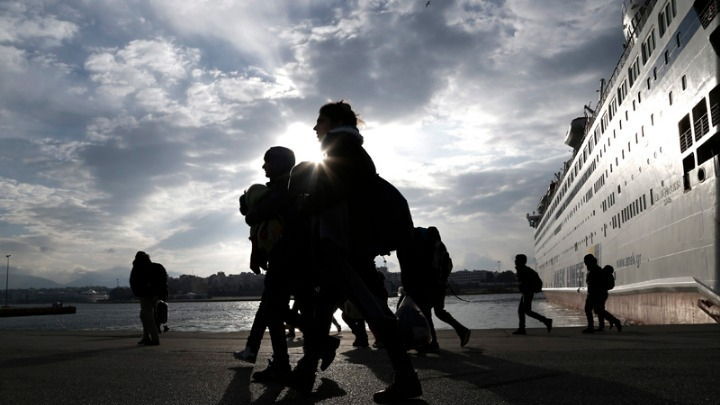 Βόλος: Έφθασαν οι πρώτοι πρόσφυγες από δομές των νησιών