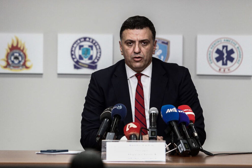 Ανεβαίνει το θερμόμετρο του λαϊκισμού: Θα διπλασιαστεί το προσωπικό για την αντιμετώπιση εγκλημάτων εμπρησμού