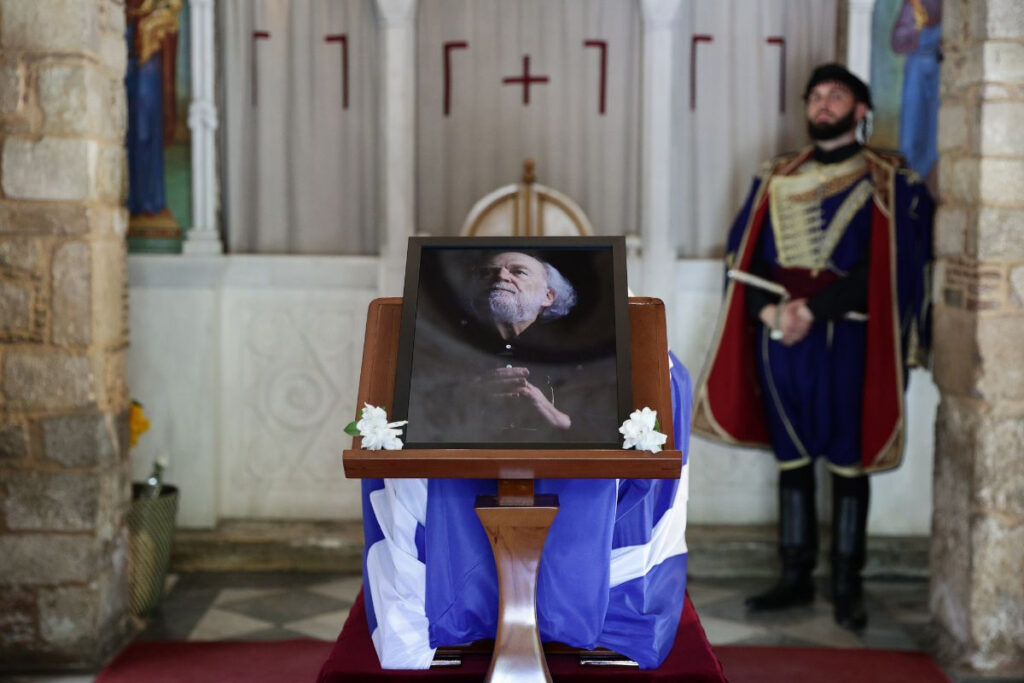 Το τελευταίο αντίο στον Γιάννη Μαρκόπουλο: Έως τις 16:00 το λαϊκό προσκύνημα στη Μητρόπολη Αθηνών