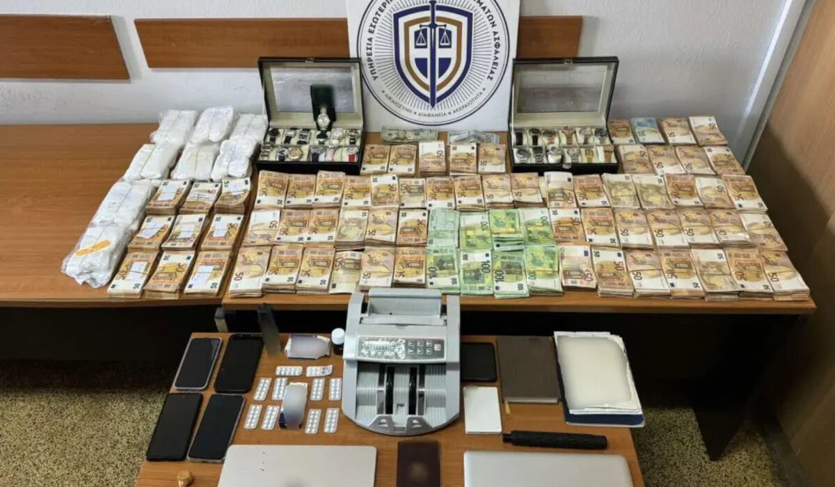 Πώς δρούσε το κύκλωμα των δημοτικών υπαλλήλων που εκβίαζαν καταστηματάρχες – 700.000 τον χρόνο ο τζίρος