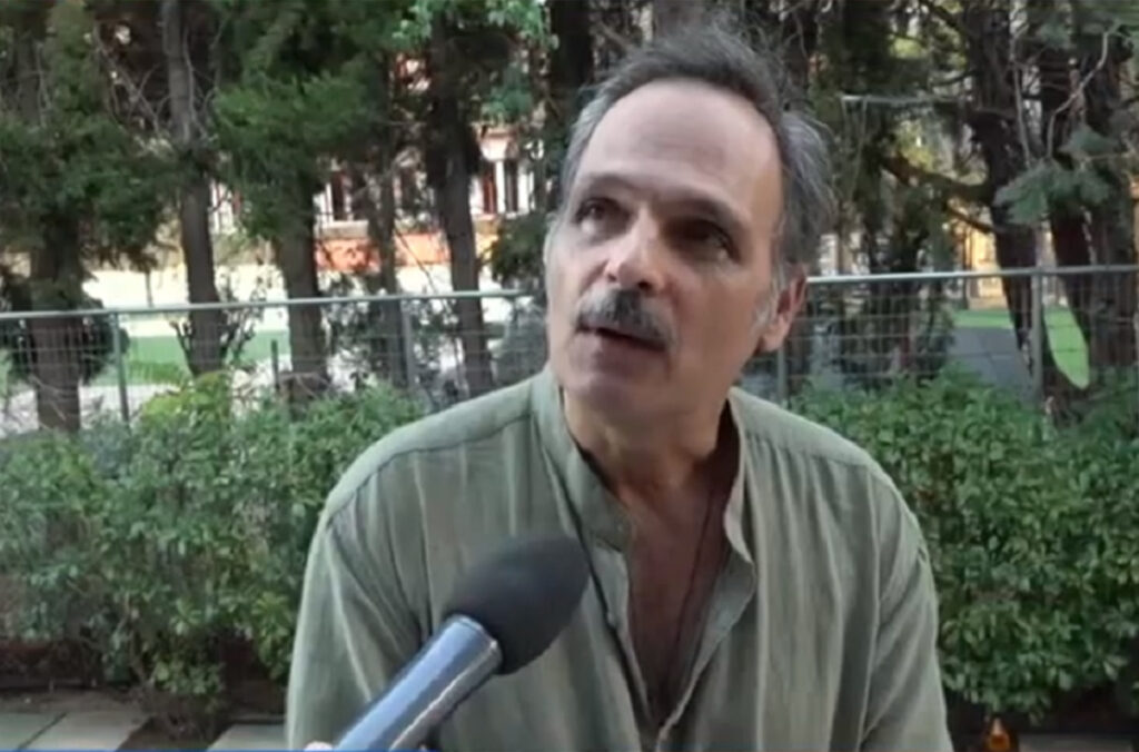 Σταμάτης Γαρδέλης – I’m a celebrity: Δεν τον φίλησα τον Τάσο Ξιαρχό, τον πλησίασα πολύ κοντά