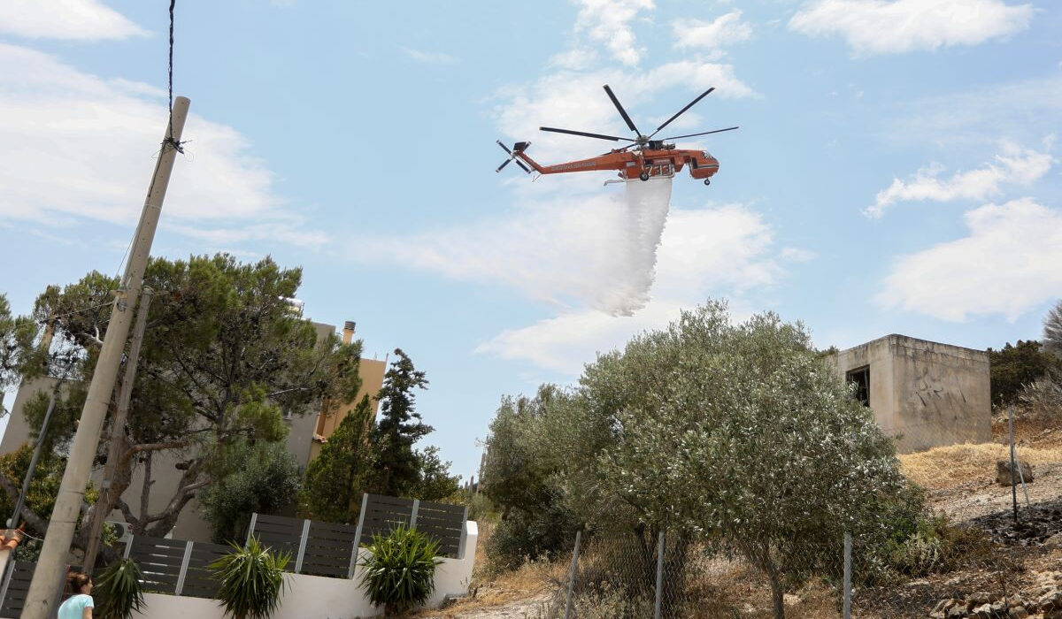 Φωτιά στην Αρτέμιδα: Προσαγωγή κατοίκου – Έρευνα για εμπρησμό