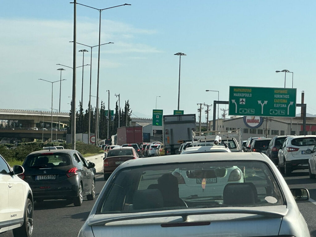 Τροχαίο στον Κηφισό στο ύψος του Αιγάλεω: Απίστευτο μποτιλιάρισμα, ουρές χιλιομέτρων