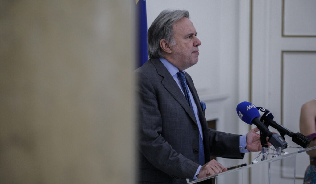 Ο Κατρούγκαλος καταγγέλλει Μαξίμου και ΜΜΕ για ψεύδη σχετικά με τη νησίδα στον Έβρο