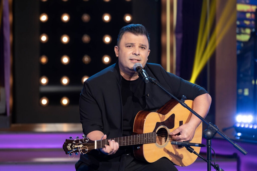 Κώστας Ηλιού – The 2Night Show: «Έχω την κιθάρα του Βασίλη Καρρά»