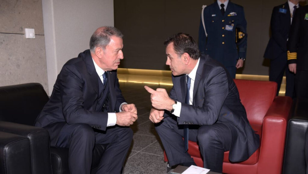 Συνάντηση Παναγιωτόπουλου – Ακάρ με φόντο 68 τουρκικές παραβιάσεις στο Αιγαίο