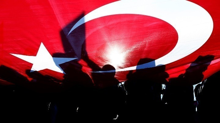 Στενός συνεργάτης του Ερντογάν εγκαταλείπει το AKP