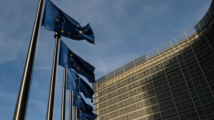 Κορονοϊός: Παραιτήθηκε ο επικεφαλής επιστήμονας της ΕΕ – «Έχασε την πίστη του στο σύστημα»