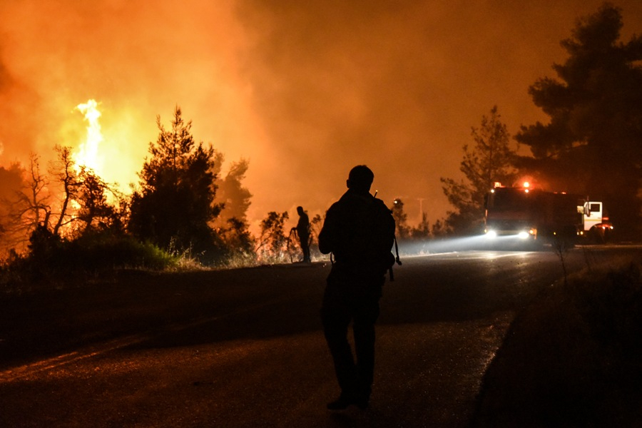 Εύβοια: Δεύτερη νύχτα αγωνίας – Σε πύρινο κλοιό δύο χωριά