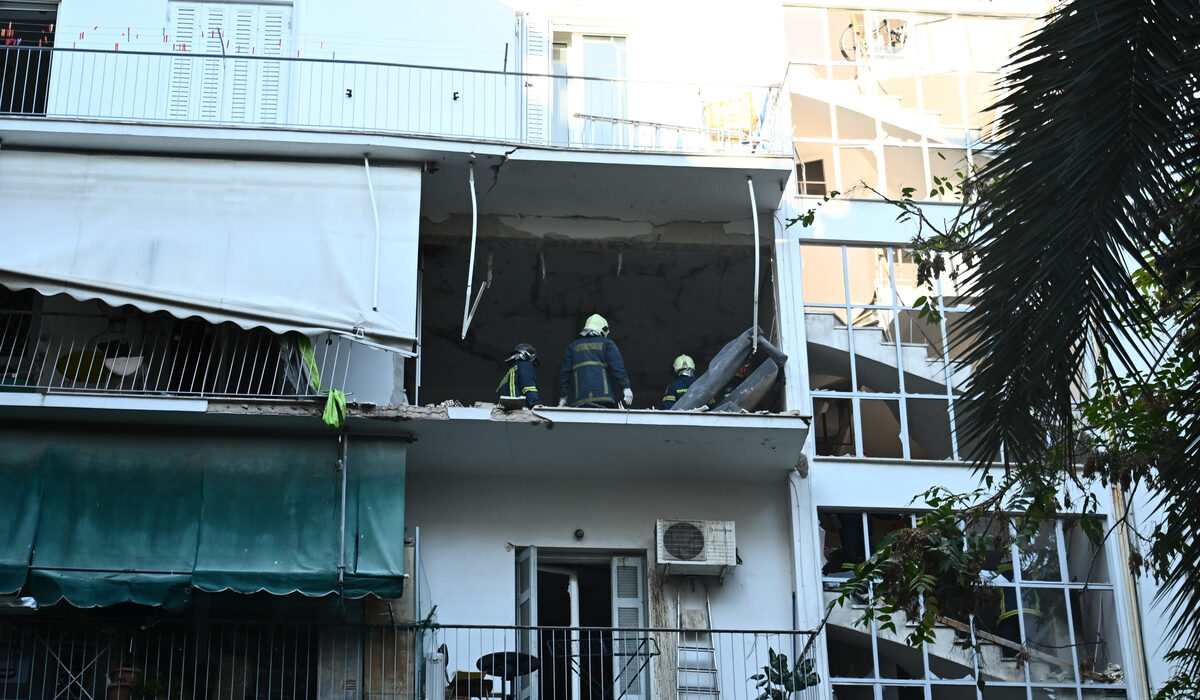 Συναγερμός για την έκρηξη στους Αμπελόκηπους: Η Αντιτρομοκρατική στην έρευνα