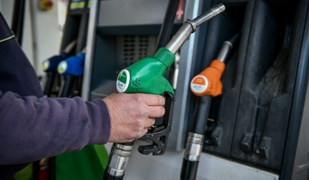 Βενζίνη: Οι 5 περιοχές που ξεπέρασε τα 2 ευρώ – Η τιμή ανά νομό