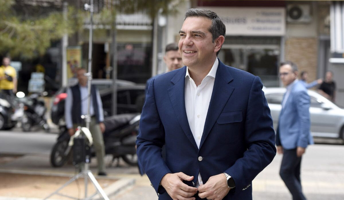 Πληθαίνουν οι εισηγήσεις στον Αλέξη Τσίπρα για παρέμβαση στις λίστες
