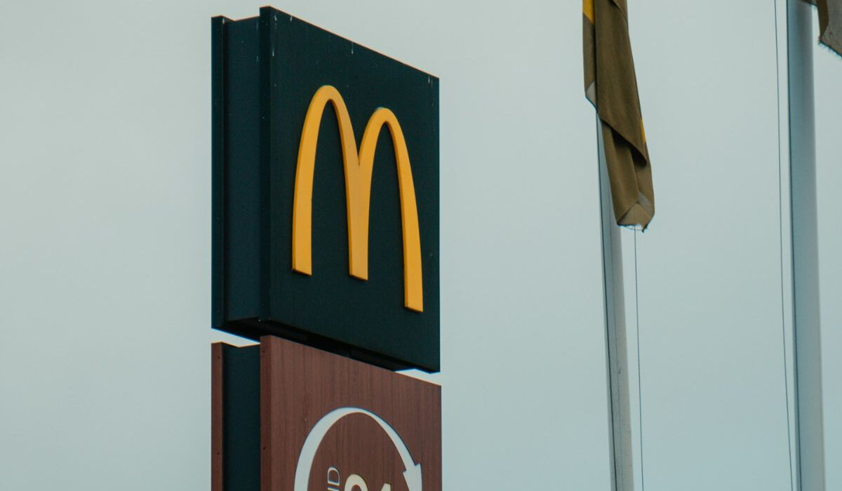 McDonald’s: Λύθηκε το μυστήριο με το «φονικό μπέργκερ» – Το μολυσμένο συστατικό