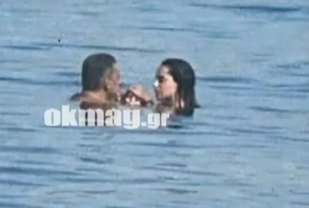 Γιώργος Λιάγκας – Μαρία Αντωνά: Η φωτογραφία – ντοκουμέντο στην θάλασσα