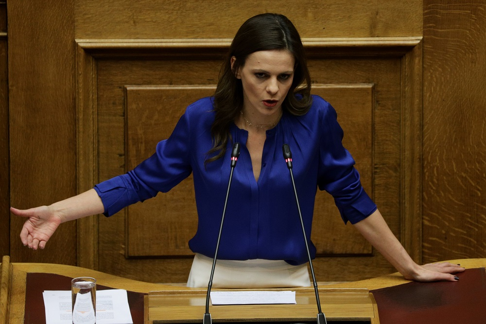 Αχτσιόγλου: Μην προχωρήσει σε περικοπές των αναδρομικών η κυβέρνηση