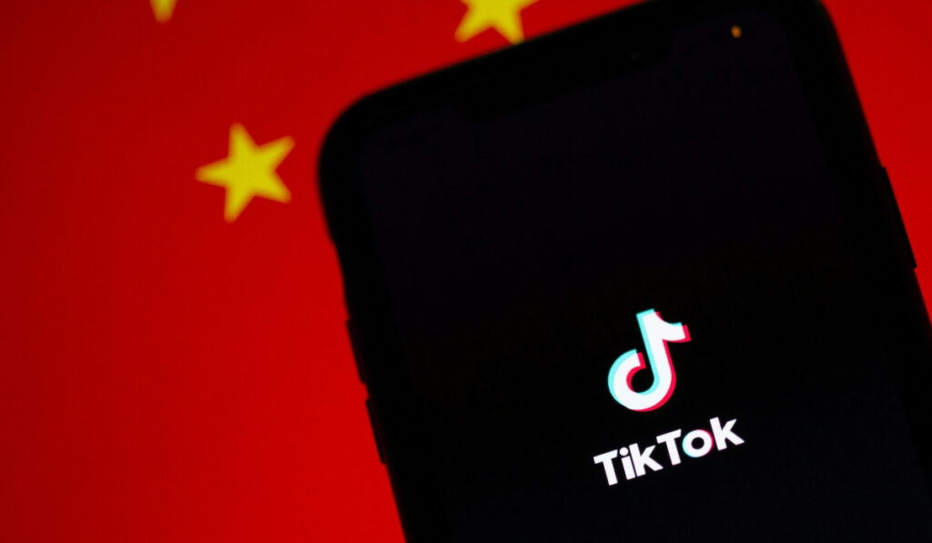 TikTok: Απειλή για την εθνική ασφάλεια ή «πέπλο» για τον ανταγωνισμό γιγάντων – Ανάλυση Guardian