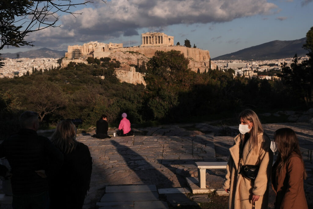 Τι θα γίνει με τα νέα μέτρα από 16/1: Οι παράγοντες που κρίνουν τις εξελίξεις