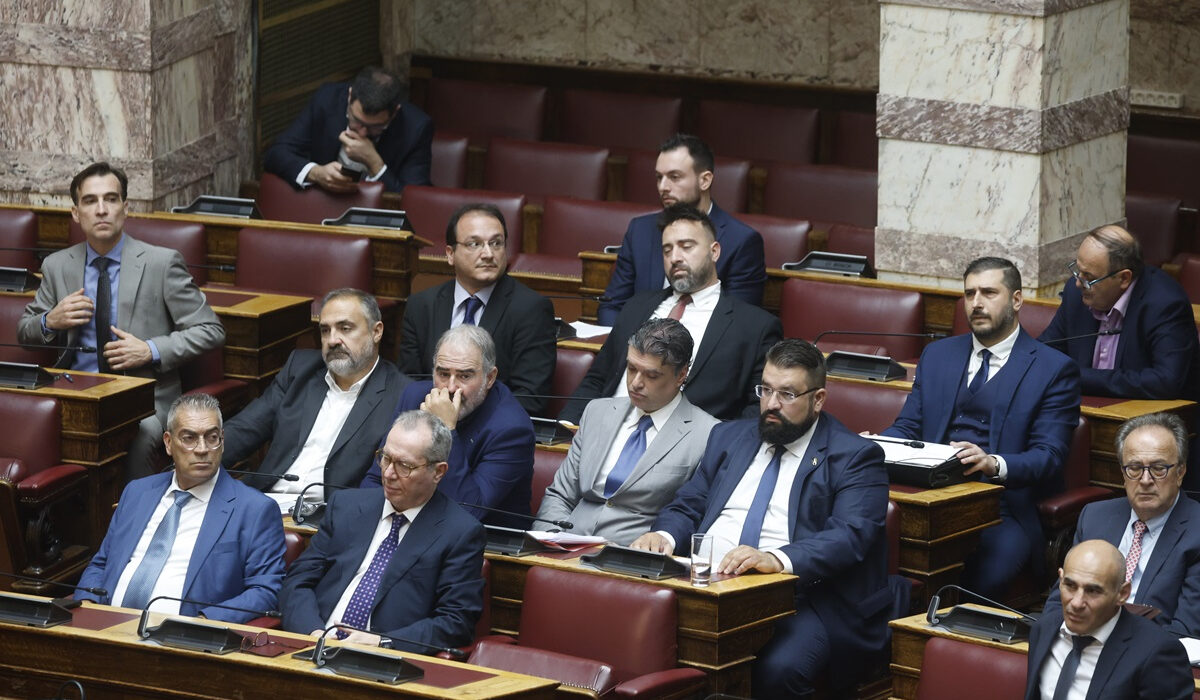 Αλλάζει η σύνθεση της Βουλής μετά τη δίωξη των Σπαρτιατών – Πιθανόν στα άλλα κόμματα οι έδρες τους