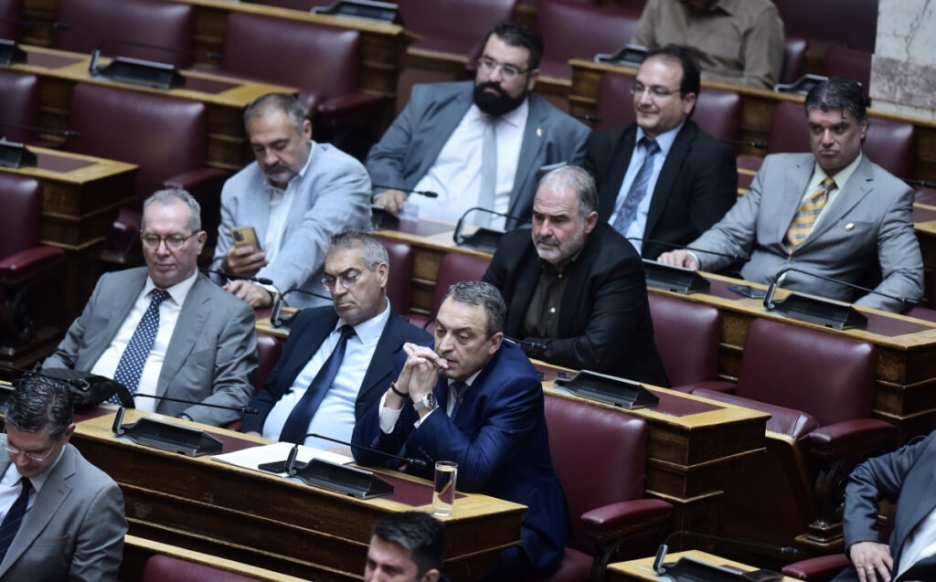 Στο όριο της διάλυσης οι Σπαρτιάτες – Ανεξαρτητοποιήθηκε και ο Ασπιώτης