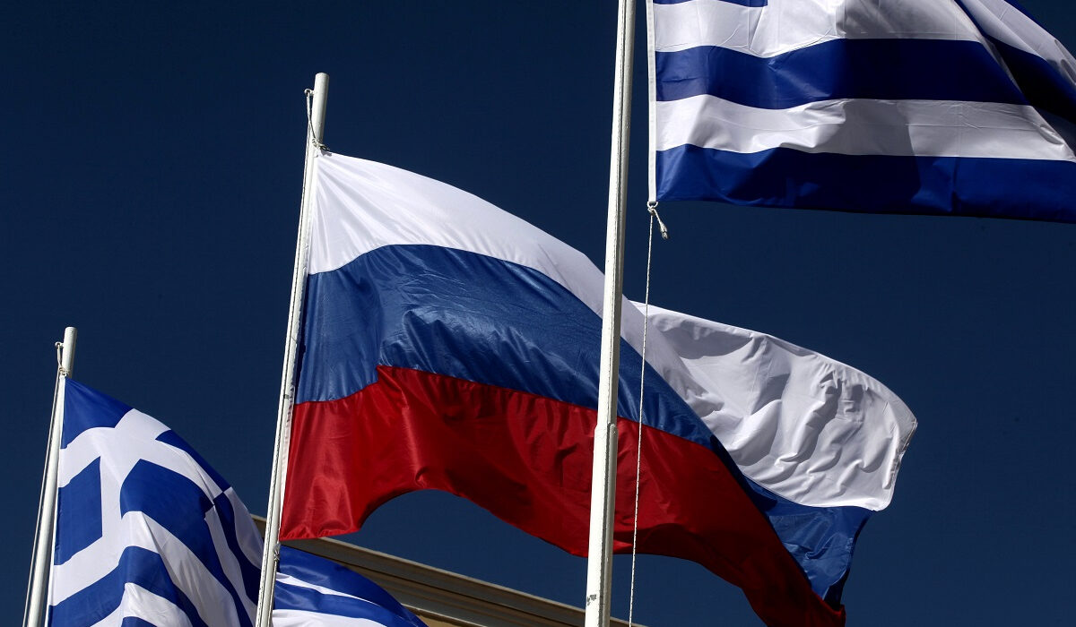 «Σύννεφα» στις ελληνορωσικές σχέσεις πριν την επίσκεψη Μητσοτάκη στην Μόσχα…