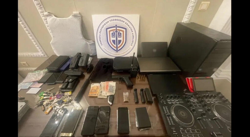 Επ’ αυτοφώρω σύλληψη αστυνομικού και ιδιώτη που διέπρατταν κλοπές ως μέλη συμμορίας