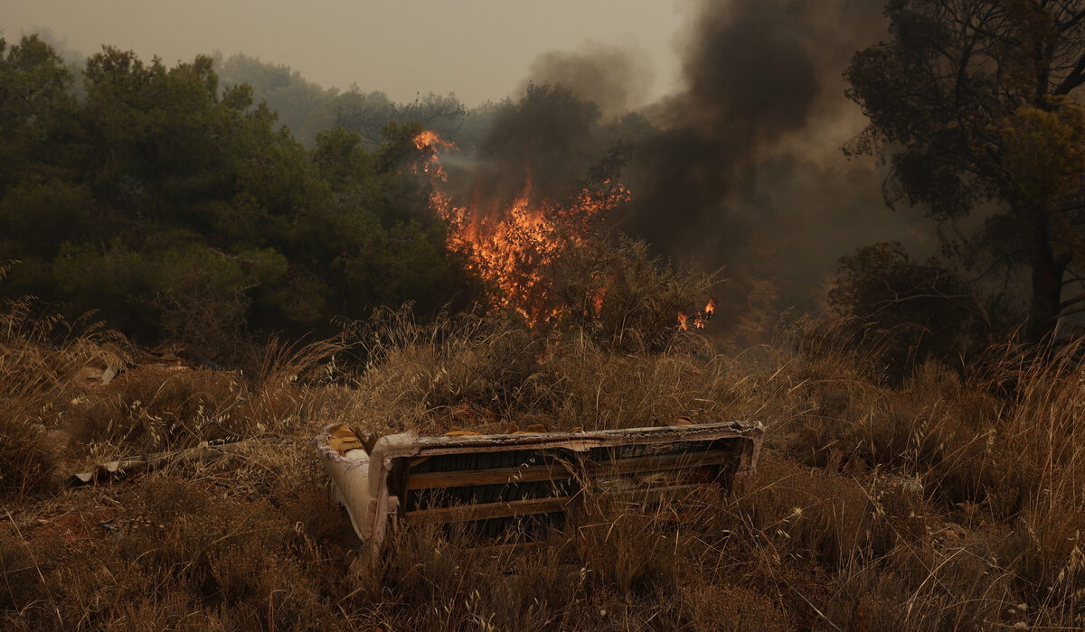 Φωτιά: Διακοπή κυκλοφορίας στην παλιά ε.ο. Αθηνών – Θηβών