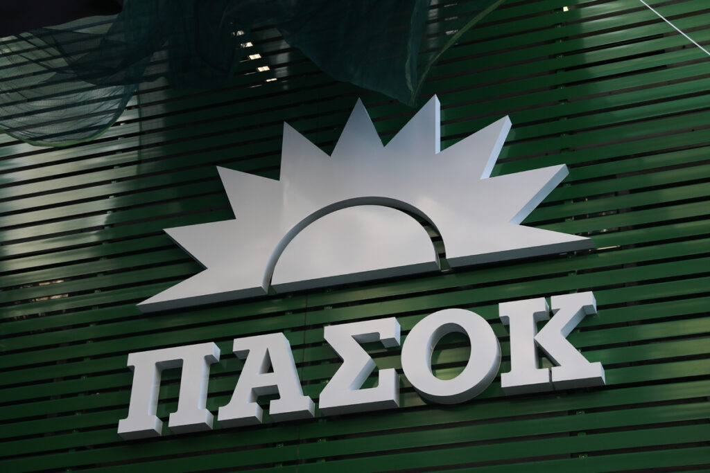 ΠΑΣΟΚ: Ο Γραμματέας Αχαΐας κάνει like σε «διασπαστικό» ψηφοδέλτιο!