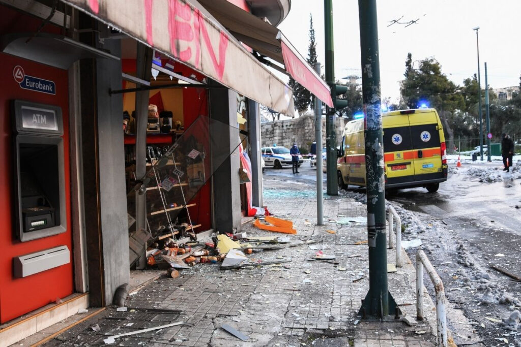 Έκρηξη στη Συγγρού: Πού στρέφονται οι έρευνες – Κλειστή για τους πεζούς