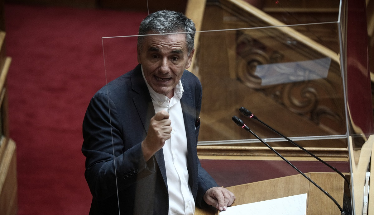 Τσακαλώτος σε Βεσυρόπουλο: Μην ξευτελίζετε έτσι τον εαυτό σας και το κοινοβούλιο
