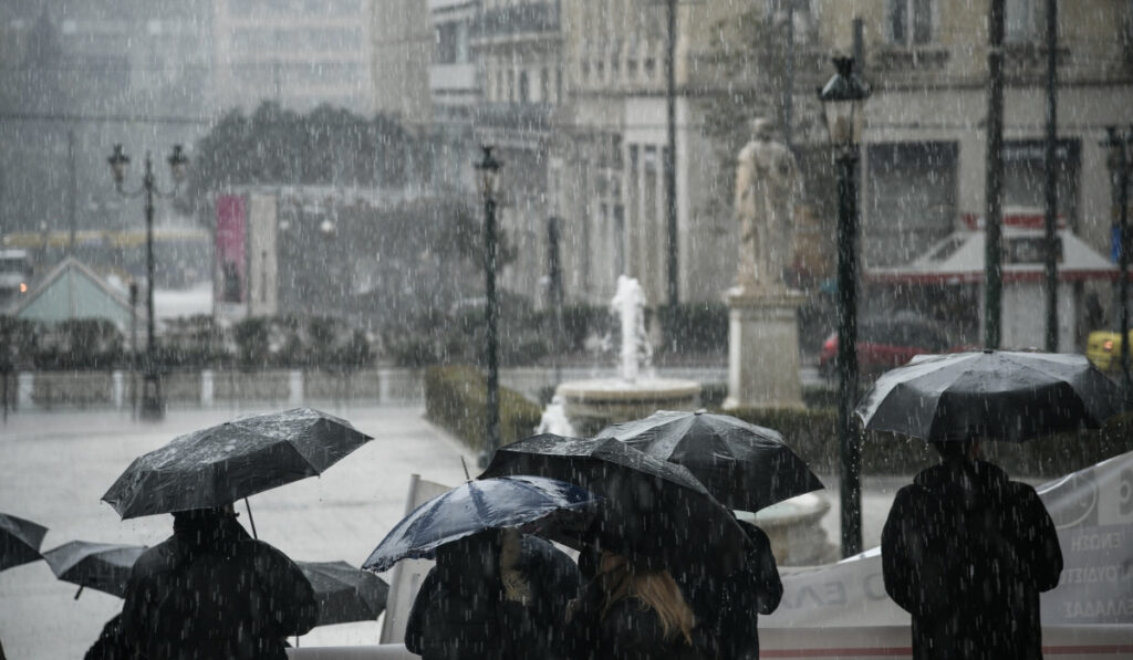 Καιρός-meteo: Βροχές και καταιγίδες την Πέμπτη – Πού θα πέσει χαλάζι