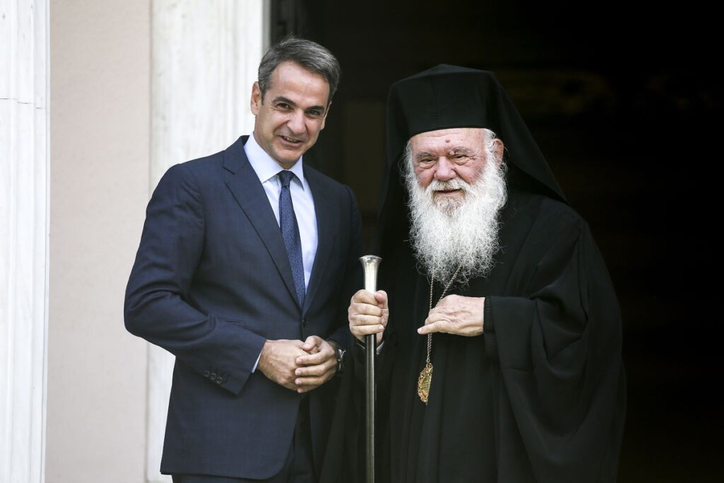 Το ρήγμα που άνοιξε ο σεισμός (του γάμου) επιχειρεί να κλείσει η κυβέρνηση με την Εκκλησία