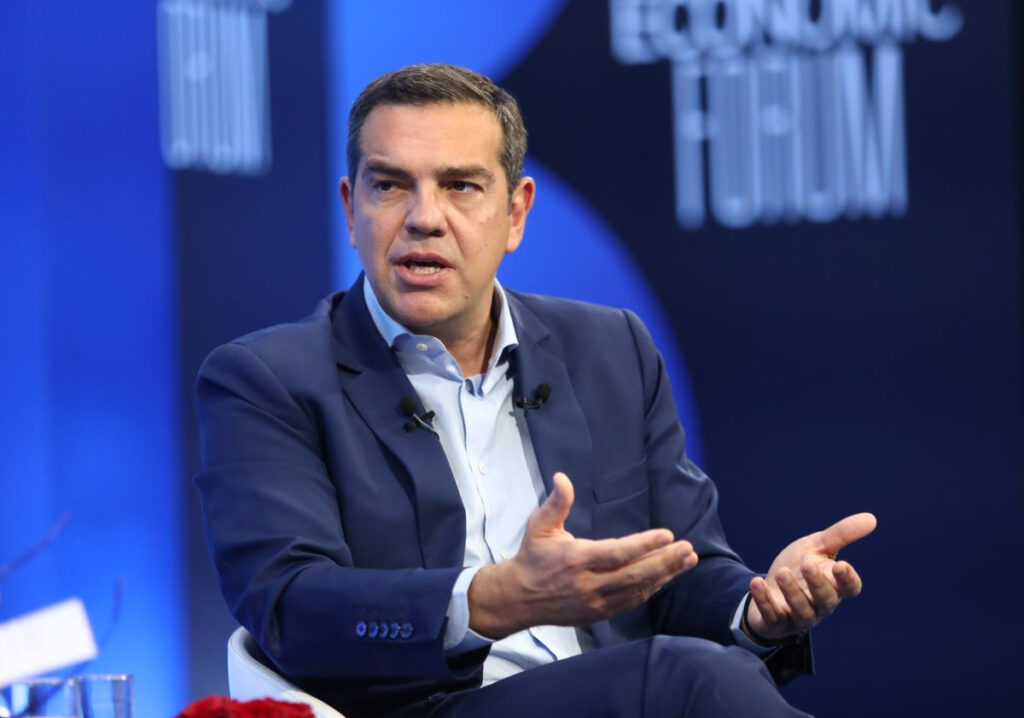 «Σκληρό ροκ» από Τσίπρα στην «Όπερα της πεντάρας» Μητσοτάκη – Βαρουφάκη
