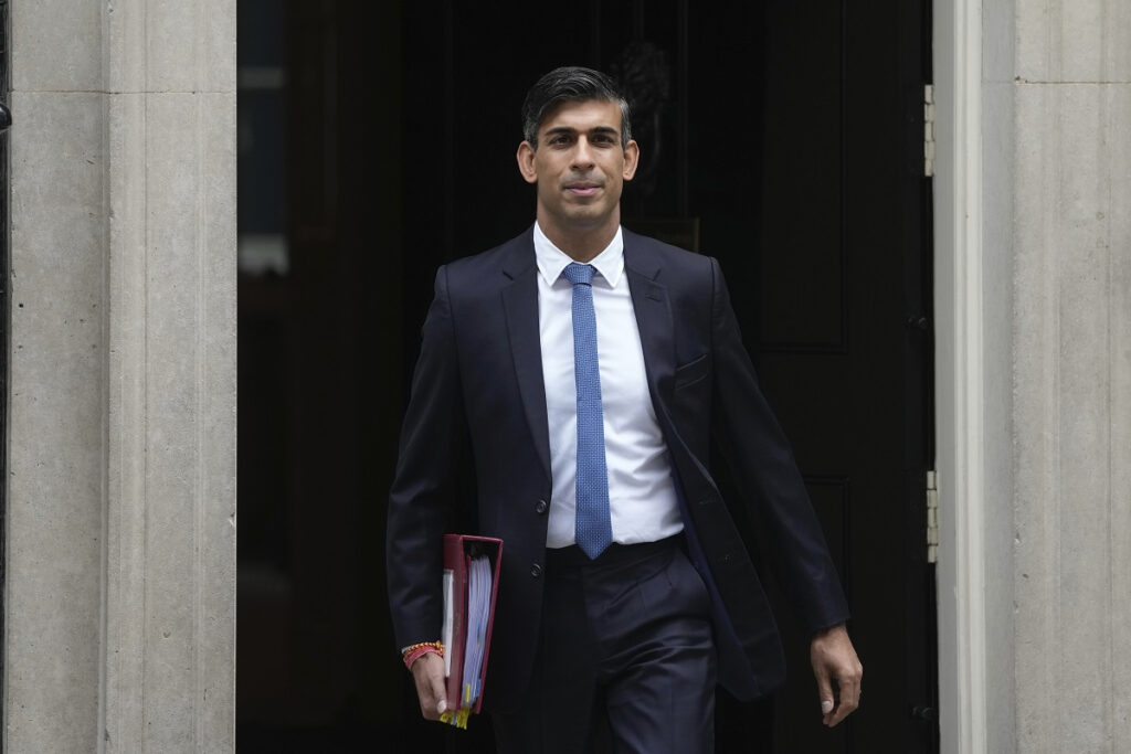 Ο Ρίσι Σούνακ θέλει να κόψει το κάπνισμα στους νέους