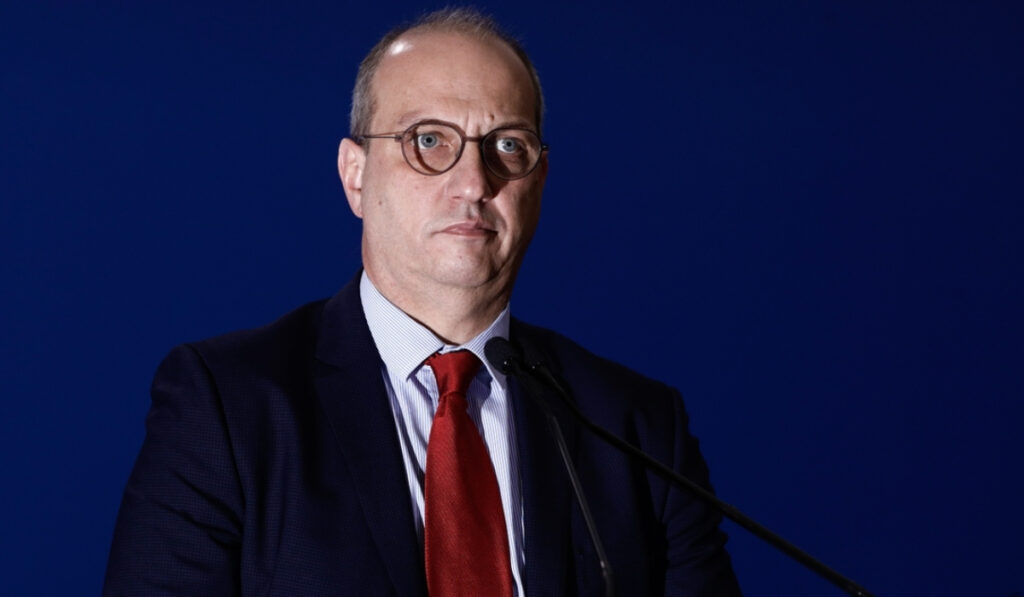Οικονόμου για Τσίπρα: Οι οβιδιακές μεταμορφώσεις του συνεχίζονται