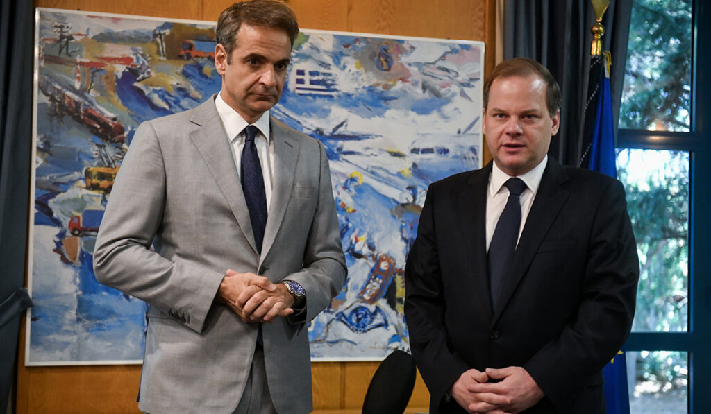 «Βολές» Μαξίμου σε Κ. Καραμανλή: Όφειλε να ξέρει, δεν ενημέρωσε ποτέ τον πρωθυπουργό