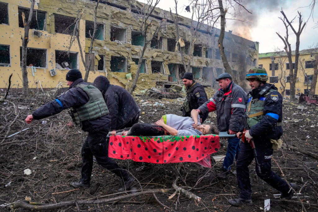 World Press Photo: Bραβείο για την φωτογραφία της εγκύου από το βομβαρδισμένο μαιευτήριο της Μαριούπολης