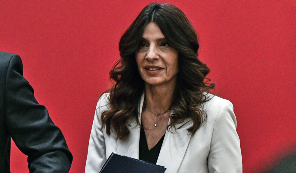 Τσαπανίδου: Ο ΣΥΡΙΖΑ παλεύει για να επιστρέψουν τα χρήματα στους φτωχούς και να στηριχθεί η μεσαία τάξη