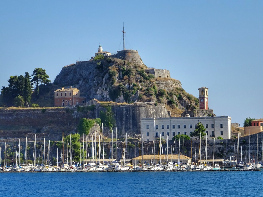 «Γαλάζια Ελευθερία»: Αυτά είναι τα 19 νησιά που θα γίνουν οι εμβολιασμοί με το εμβόλιο της Johnson & Johnson