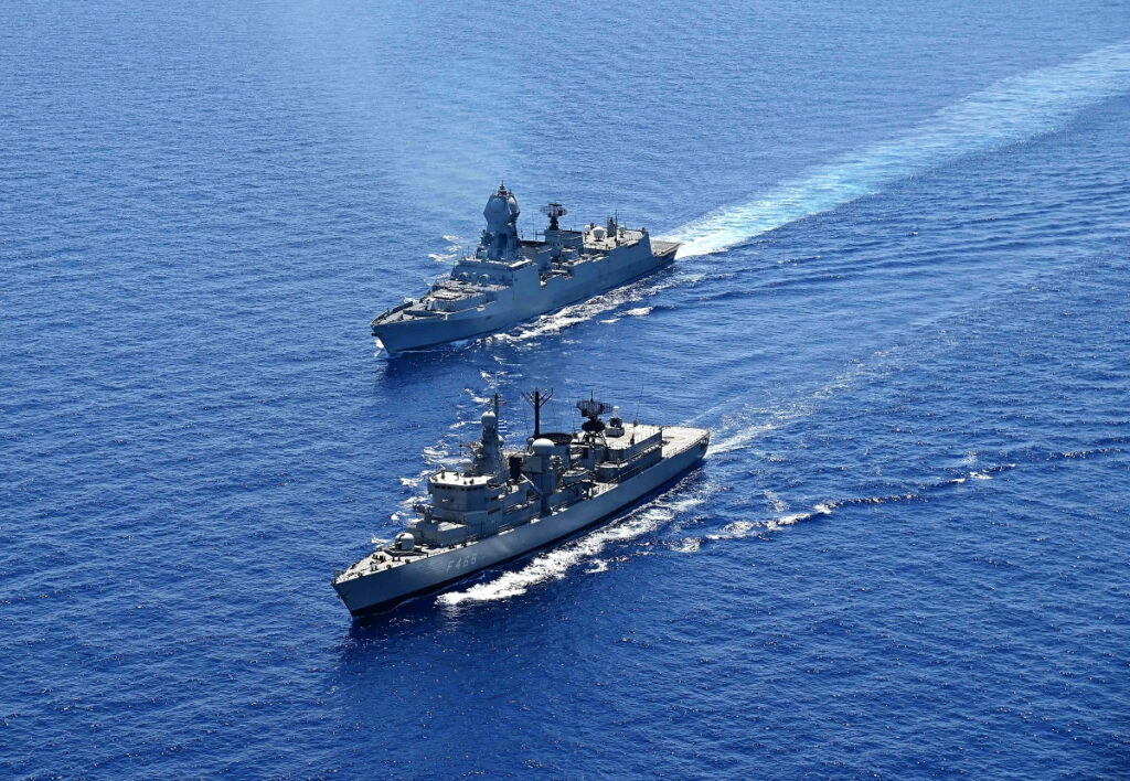 Ελληνοαμερικάνος εμφανίζεται με «δαχτυλίδι» και επιζητεί μπίζνες με το Ναυτικό
