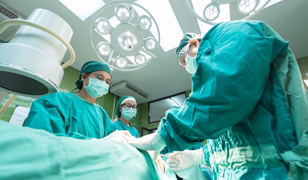 Η δραματική επιστολή των γονιών για τα 15 νεκρά παιδιά από καρδιοχειρουργό – Έρευνες της ΕΛ.ΑΣ.