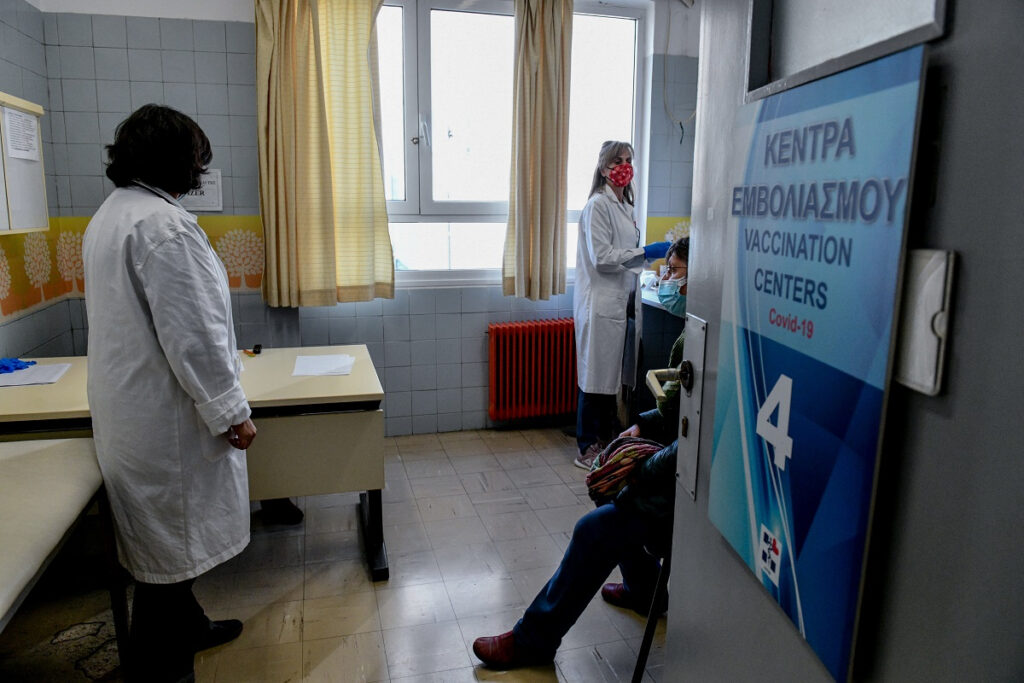 Πρόστιμο 100 ευρώ από Δευτέρα σε ανεμβολίαστους: Οριστικό τελεσίγραφο