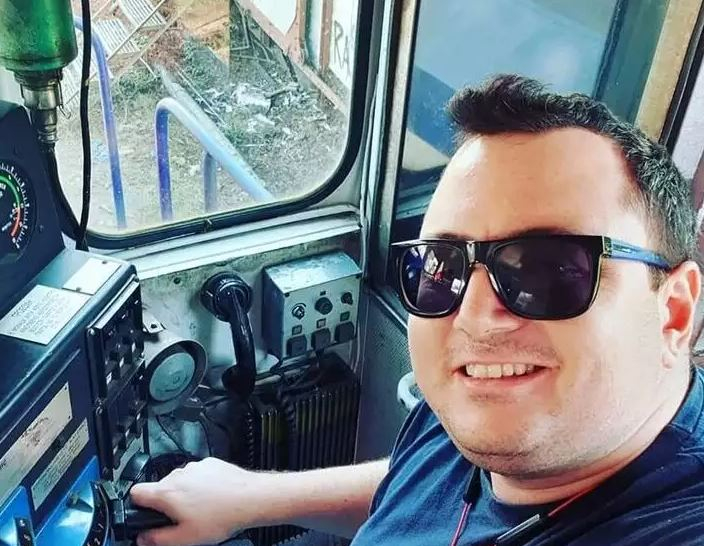 Τέμπη: Συγκλονίζει ο πατέρας του μηχανοδηγού του εμπορικού τρένου – «Ποιος μίλησε για τον γιo μου;»