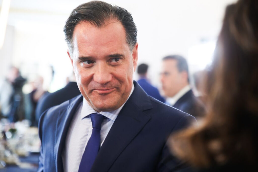 Ο Άδωνις γιατί «σήκωσε το χέρι»;